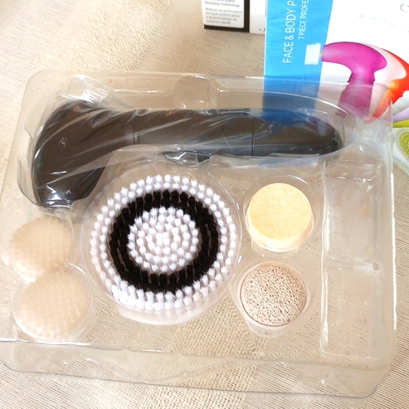 Spa Sonic Skin Care System Bundle Facial Essentials (7 Pieces) - Picture 14 of 15